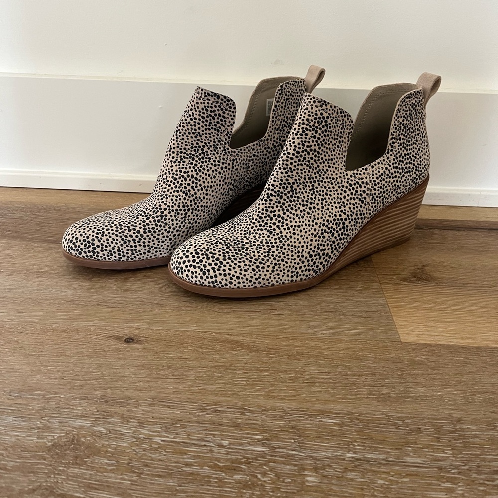 Tom’s Kallie Wedge Bootie (Cheetah)